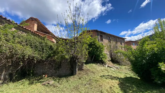 Gran Casa  para rehabilitar en pueblo tranquilo del pirineo — 35