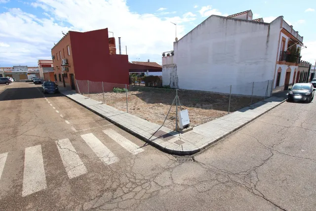 Solar urbano en Montijo - foto 2