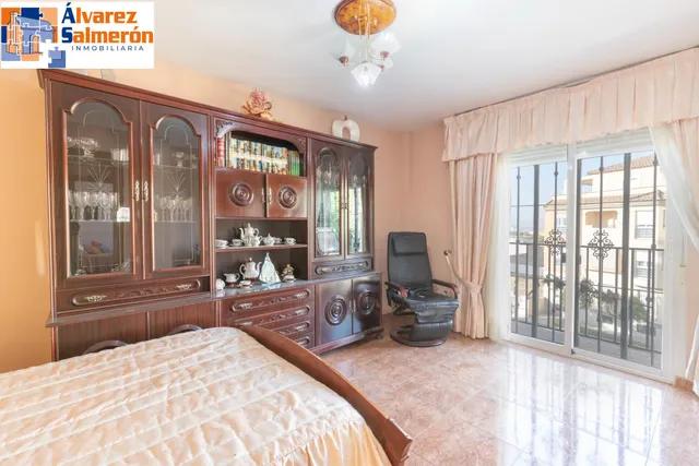 Casa independiente a 5 minutos de Granada en buen estado para entrar a vivir — 46