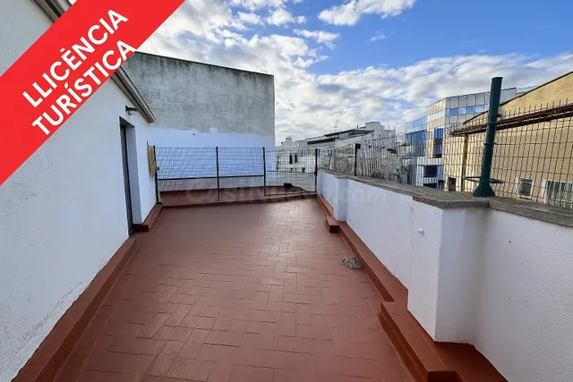 CASA EN VENTA EN LLANÇA CON LICENCIA TURÍSTICA - foto 2