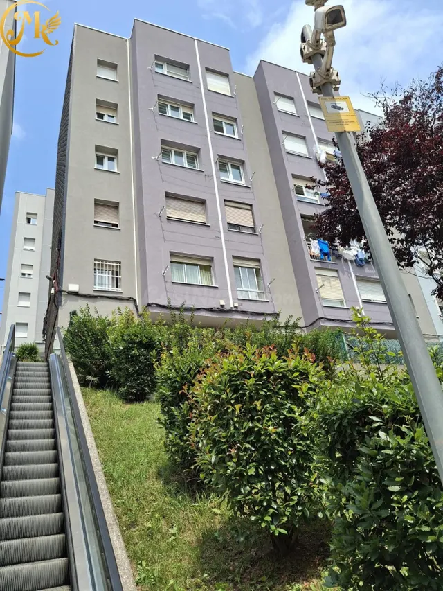Zona Puerto Chico, piso de 3 habitaciones, primero de altura