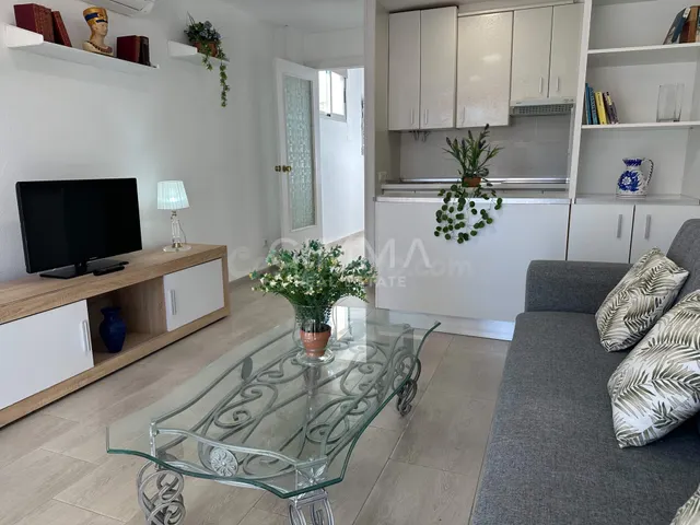 Apartamento reformado acogedor con piscina, parking y traste - foto 4