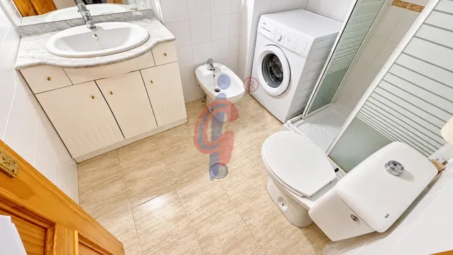 Vivienda con vistas al mar, orientación sur y piscina comuni - foto 4