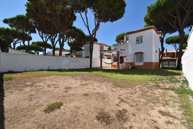 CHALET INDEPENDIENTE EN COSTA SANCTI PETRI A 700 METROS DE LA PLAYA — 2