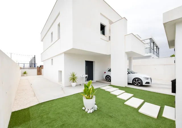 Bonita casa independiente de reestreno en zona residencial de la Zubia — 7