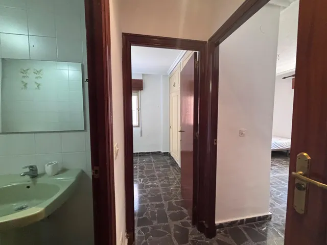 Piso para estudiantes muy luminoso de 3 dormitorios en la Alameda, Cartagena. — 20