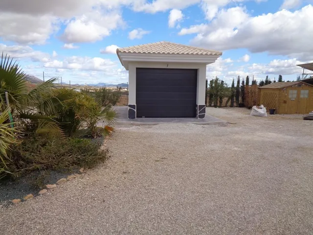 VILLAS DE OBRA NUEVA EN PINOSO — 13