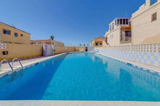 Impresionante bungalow de planta alta con solarium privado – El Chaparral, Torrevieja — 25