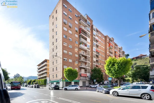 LOCAL COMERCIAL EN EL CHARCÓN — 24