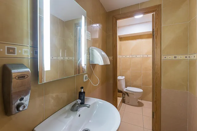 Local comercial en primera línea de playa en Magaluf — 26