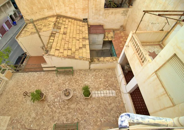 Edificio de dos plantas — 2