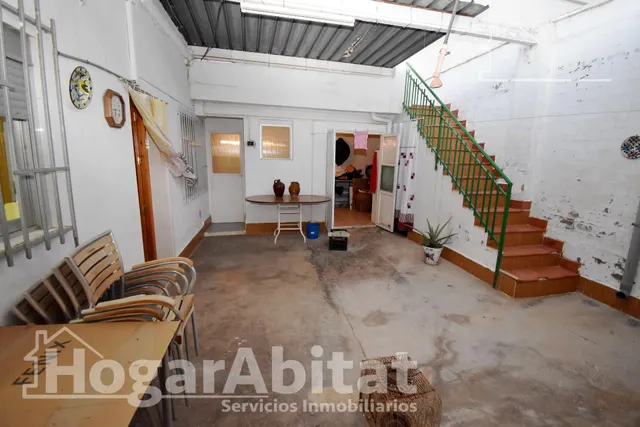 ¡UBICACIÓN IDEAL! CASA ESQUINERA Y ACOGEDORA CON TERRAZA — 12