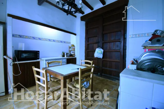 REFORMADO Y AMPLIO CON TECHOS ALTOS, PISCINA Y MUCHO ESTILO ¡TE ENCANTARÁ! — 12
