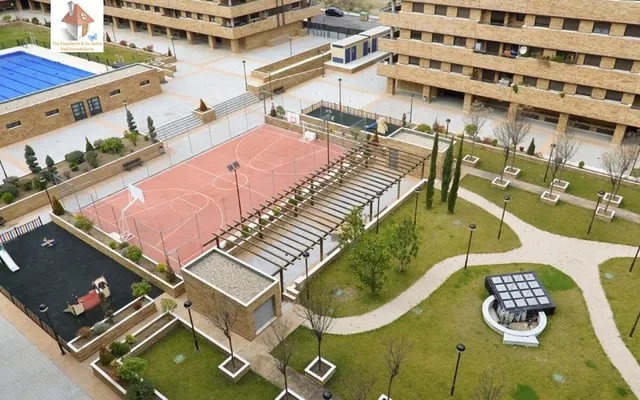 Venta de piso de 4 habitaciones con dos plazas de garaje — 13