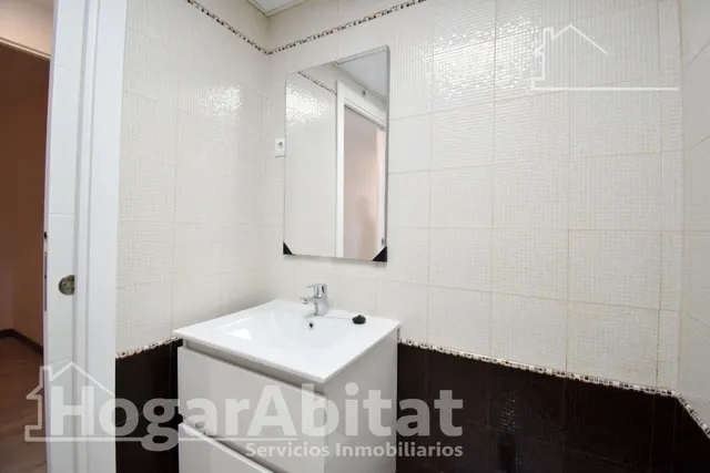 Bonito, luminoso y reformado con gran terraza, balcón y ascensor, cerca del centro — 30