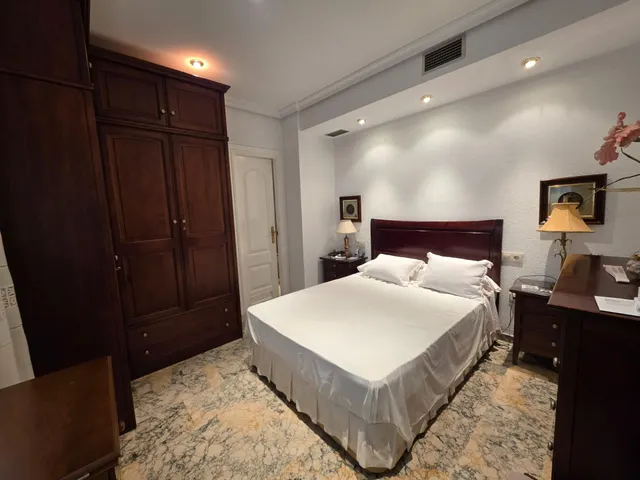 Piso de 3 dormitorios con ascensor y trastero — 9