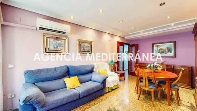 Piso en venta en Torrent, con tres habitaciones y dos baños. — 3