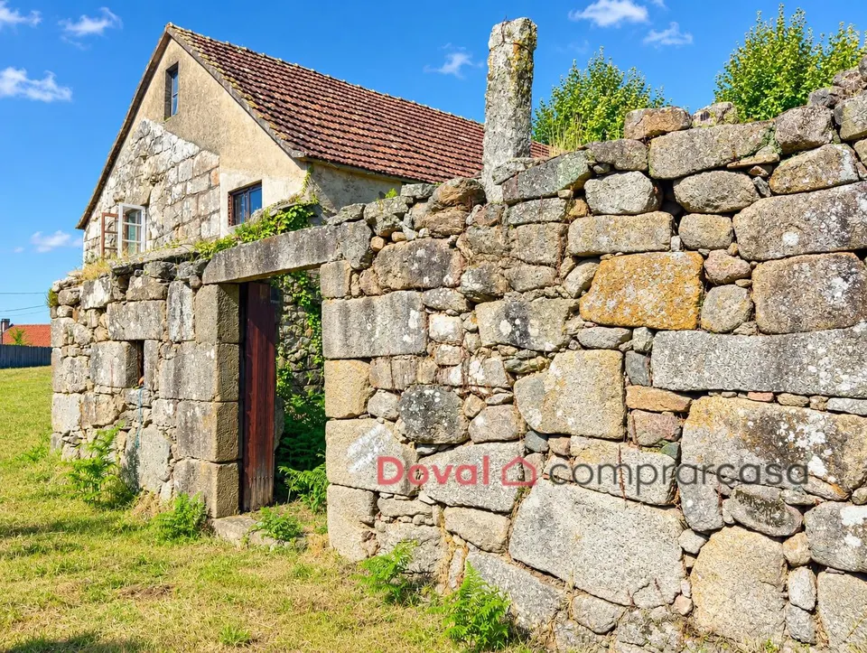 Casa para reformar en As Neves de piedra gallega – Amplio terreno y múltiples posibilidades