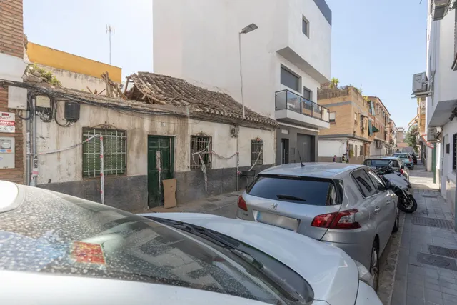 SE VENDE CASA SOLAR EN CALLE GUADALAJARA, EN EL ZAIDÍN. — 7