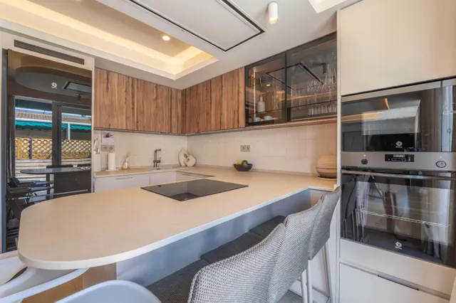 Impresionante Vivienda de Lujo con Diseño Moderno y Comodidades Exclusivas — 9