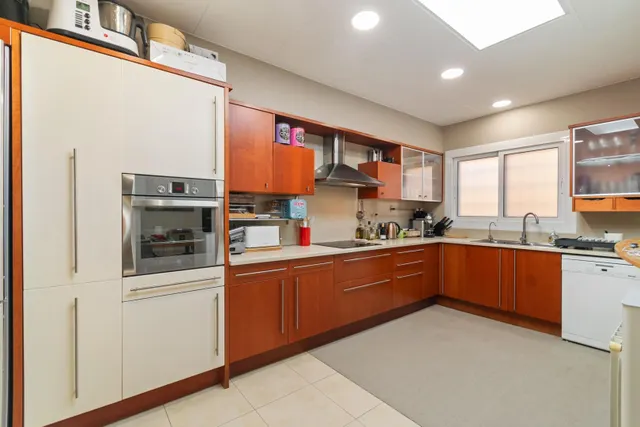 Casa adosada impecable de 4 dormitorios, placas solares y excelente ubicación en Empuriabrava. — 22