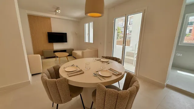 Vivienda completamente reformada con 3 dormitorios, terraza, jardín privado y piscina — 28