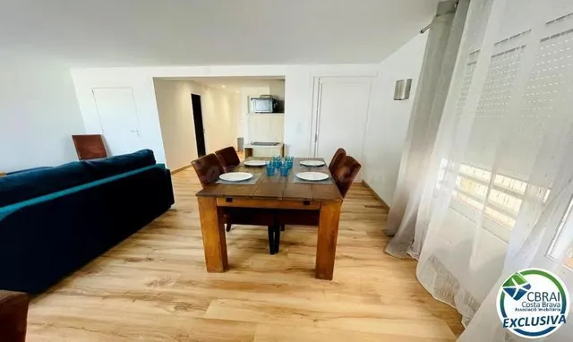 Apartamento totalmente renovado con terraza y espectaculares - foto 2