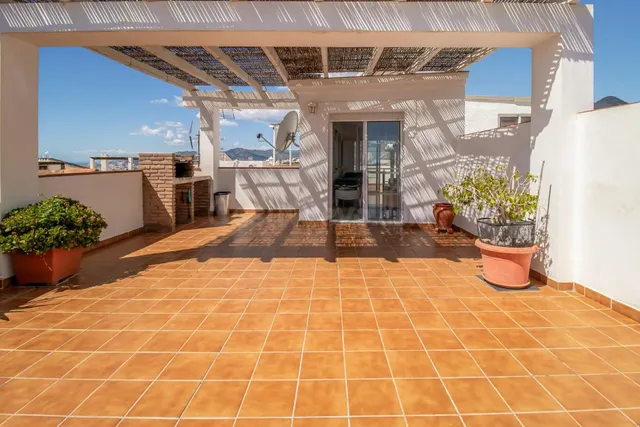 ¡Casa Adosada en Maro con Terraza en la Azotea y Vistas - foto 3