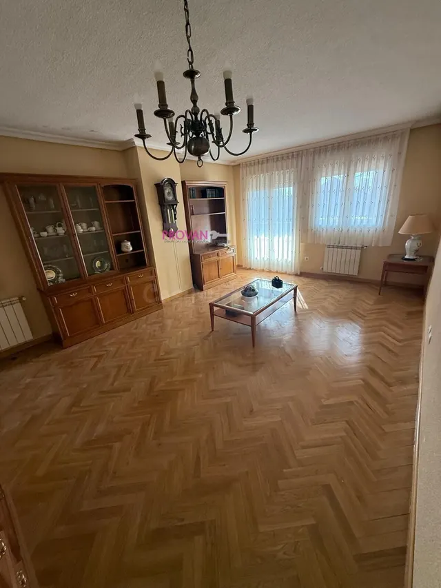 SEMINUEVO CON 3 DORMITORIOS. GARAJE, TRASTERO Y TERRAZA!!! - foto 2
