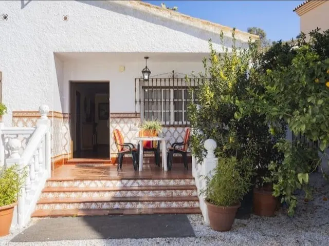 ¡Oportunidad Única en Puerto de la Torre! Casa de una sola p