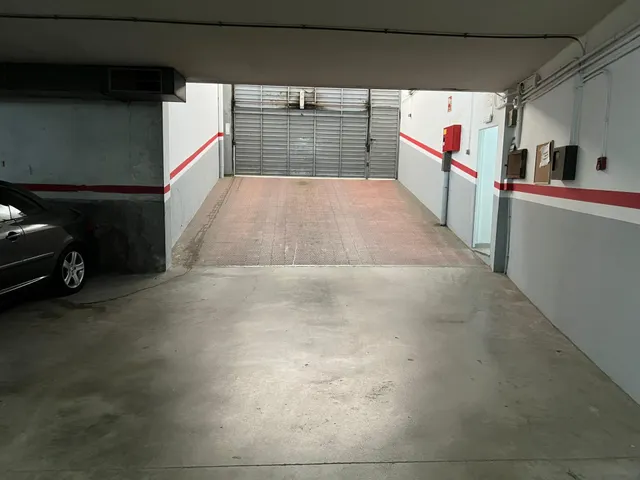 IDEAL INVERSORES. Se vende garaje con 16 plazas de coche alquiladas en la zona del Escorxador. — 4