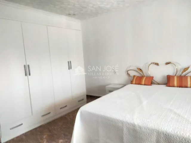 SE VENDE CHALET EN ELCHE — 17