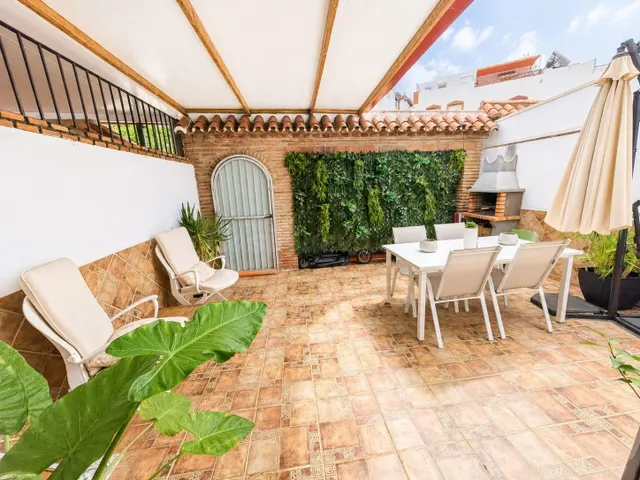 Villa en Urbanización Lindazol, Marbella — amplia parcela, l - foto 2