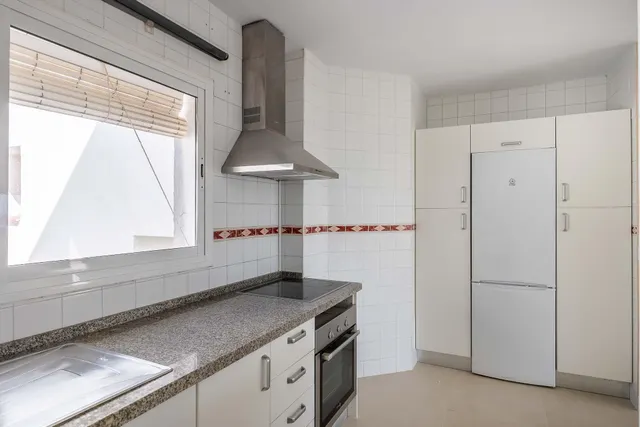 Piso reformado con espectaculares vistas de Sevilla, piscina y garaje doble en Mairena del Aljarafe — 35