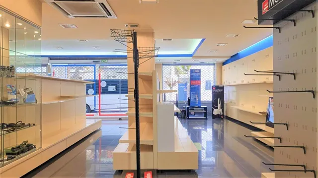 GRAN LOCAL DE 225 M2 EN ALQUILER — 10