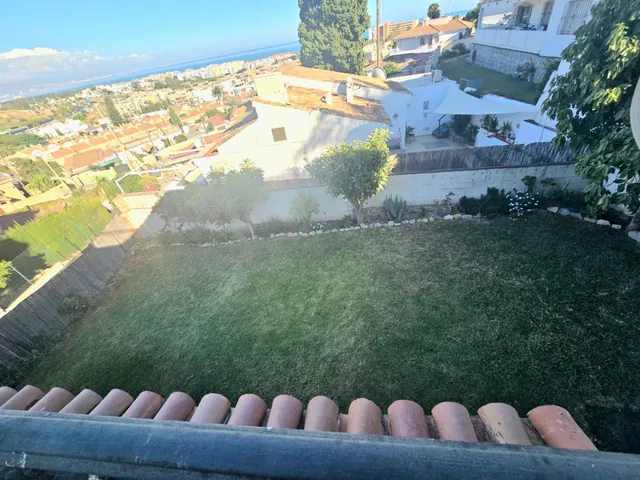 Chalet independiente con gran jardín y espectaculares vistas al mar — 31