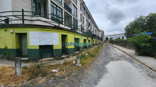 Venta local comercial en Ames, A Coruña