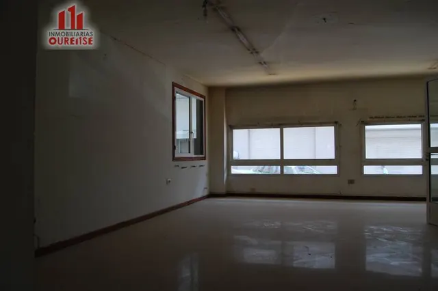 AMPLIO LOCAL COMERCIAL EN EL VEINTIUNO — 16