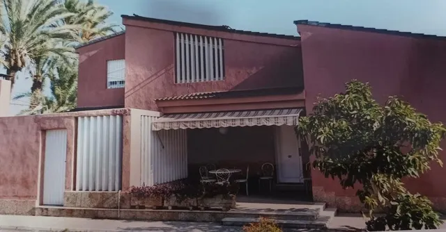 SE VENDE MAGNIFICO CHALET EN LA CARRETERA DE SANTA POLA