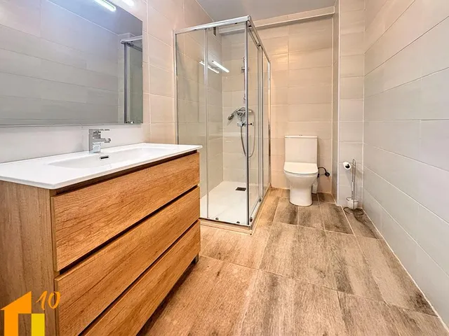 Amplia y luminosa vivienda en calle Jerez — 15