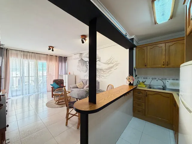 Apartamento a 350 metros de playa del cura con 2 dorm. 1 baño. en frente de av. de las habaneras. superficie de 66 m2. — 17