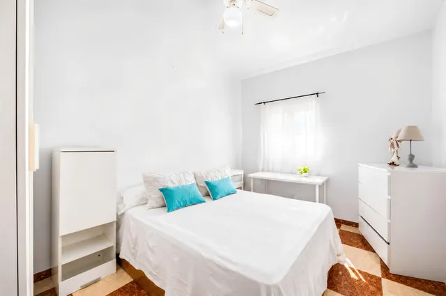 Chalet con amplia parcela en El Sotillo — 38