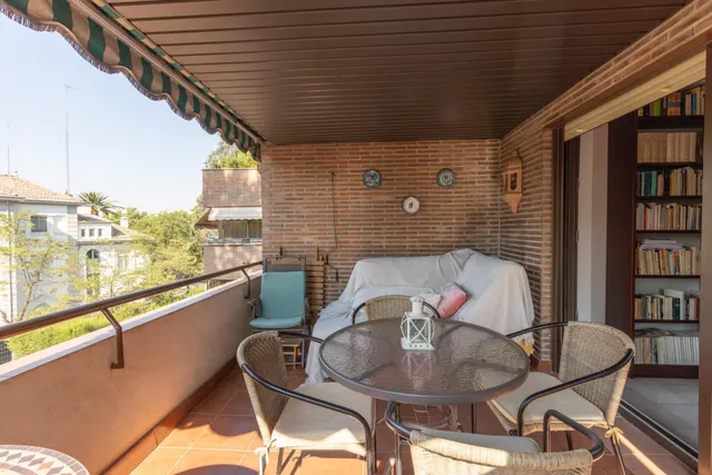 Exclusivo piso señorial con terraza en el Paseo del Salón (Cuesta de Escoriaza), con cochera y trastero. — 8