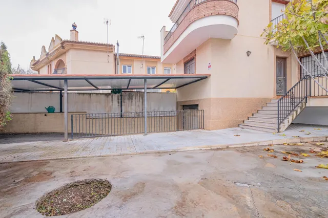 Chalet en venta en la mejor zona de ATARFE — 4