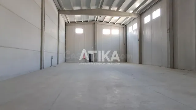 NAVE INDUSTRIAL EN ALQUILER 1000M2 DE NAVE MÁS OFICINAS EN O - foto 2