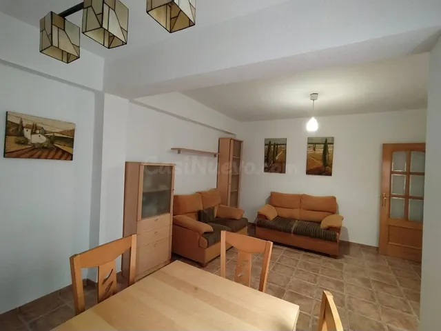 Piso reformado en zona de Santa Marina amueblado!!! - foto 2