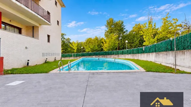 Se vende Bajo de 150m2 con jardín de 140m2 y 2 piscinas comunitarias en Sopuerta, Vizcaya — 44