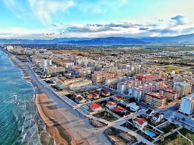 Plaza de garaje en venta en la playa de Daimús a 300 metros  - foto 5