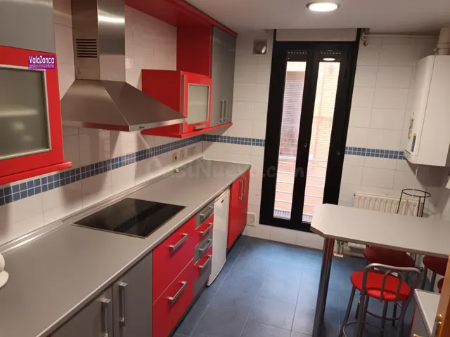 Valazanca Gestión Inmobiliaria Vende Amplio y Moderno Piso e