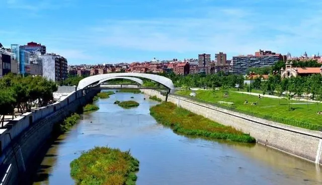 PISO DE TRES habitaciones CON ASCENSOR EN MADRID RÍO — 23